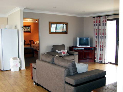 Elm Cottage - Tumut - Lismore Accommodation 1