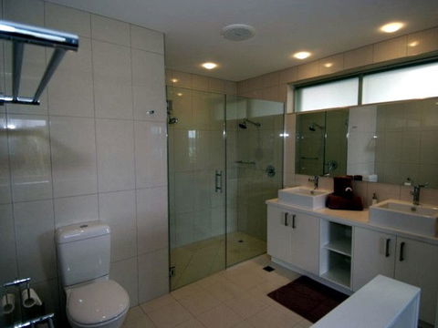 Hamilton Island Private Apartment - Poinciana - Lismore Accommodation 3