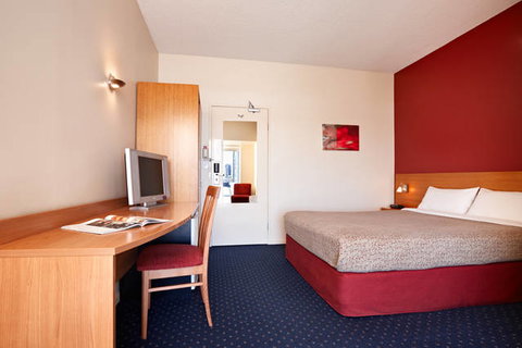 Ibis Melbourne Little Bourke Street - Lismore Accommodation 4