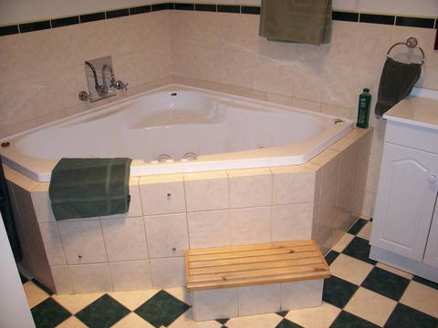 Limestone View (Naracoorte Cottages) - Lismore Accommodation 2