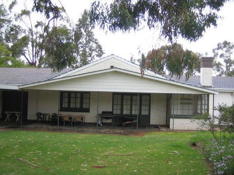 Pinkerton Hill (Naracoorte Cottages) - Lismore Accommodation 1