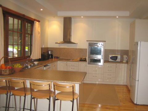 Pinkerton Hill (Naracoorte Cottages) - Lismore Accommodation 2