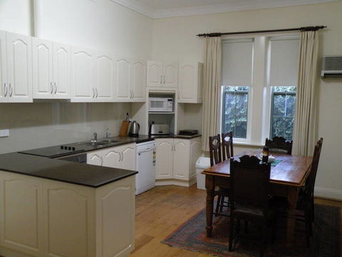Smith Street Villa (Naracoorte Cottages) - Lismore Accommodation 1