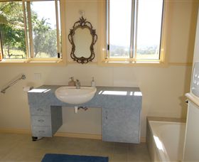 Acacia Park Farm House - Lismore Accommodation 1