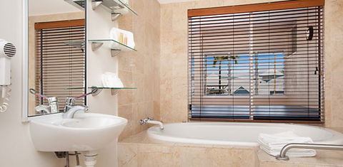 The Newport On Macrossan - Lismore Accommodation 1