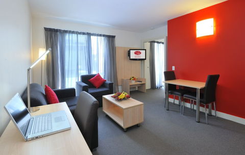 Metro Apartments On Bank Place Melbourne - Lismore Accommodation 3
