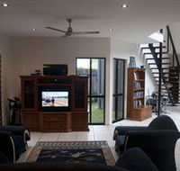 Dolphin Beach House - Lismore Accommodation