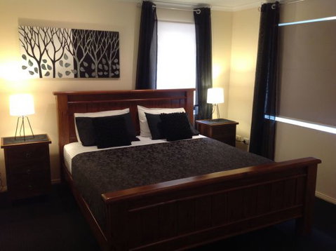 Garunya Executive Townhouse - Lismore Accommodation 2