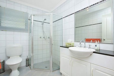 Garunya Executive Townhouse - Lismore Accommodation 5