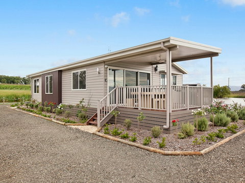 The Lake House: Rothbury - Lismore Accommodation 0