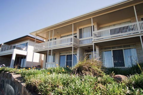 The Dolphins 1 - Lismore Accommodation 0