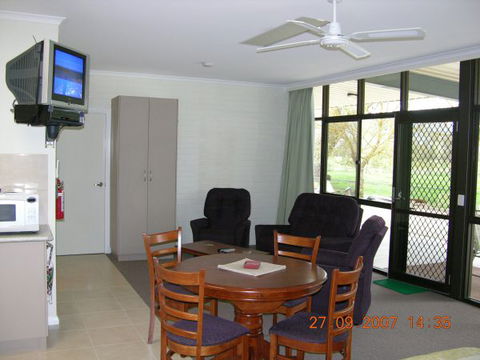 Myrtleford Masonic Units - Lismore Accommodation 1