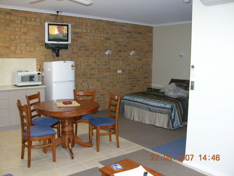 Myrtleford Masonic Units - Lismore Accommodation 4
