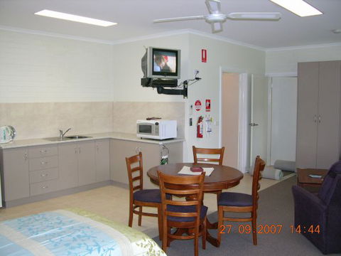 Myrtleford Masonic Units - Lismore Accommodation 5