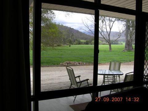 Myrtleford Masonic Units - Lismore Accommodation 6