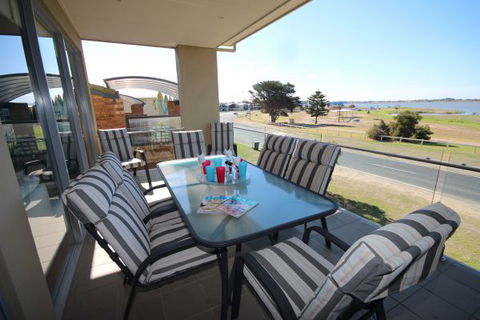 LJ Hooker Goolwa Holiday Rentals - 42 Underwood Avenue, Goolwa Beach - Lismore Accommodation 1