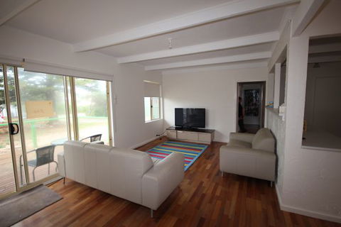 LJ Hooker Goolwa Holiday Rentals - 42 Underwood Avenue, Goolwa Beach - Lismore Accommodation 12