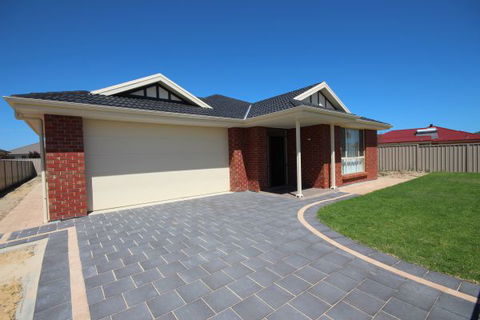 LJ Hooker Goolwa Holiday Rentals - 42 Underwood Avenue, Goolwa Beach - Lismore Accommodation 16