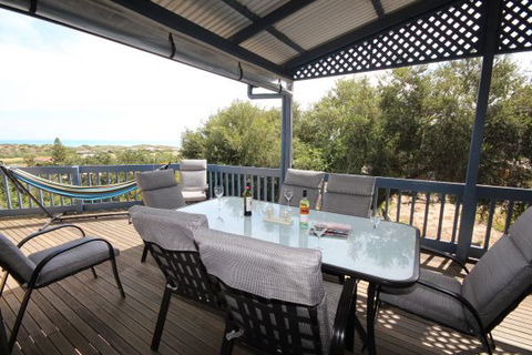 LJ Hooker Goolwa Holiday Rentals - 39 Bradford Road, Goolwa Beach - Lismore Accommodation 1