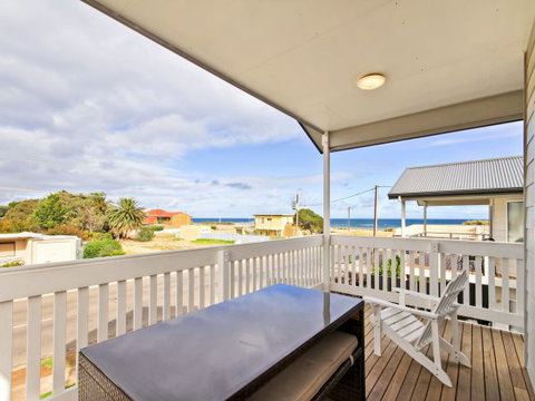Century 21 SouthCoast: White Caps - Lismore Accommodation 3