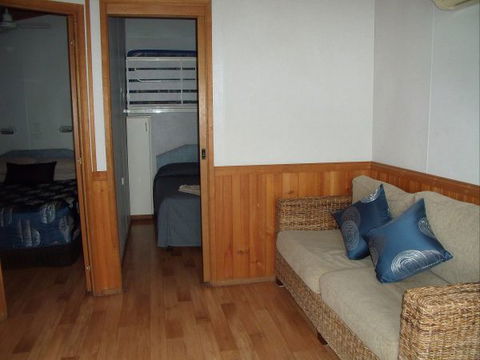Elliston Waterloo Bay Tourist Park - Lismore Accommodation 7