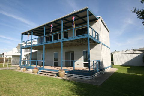 LJ Hooker Goolwa Holiday Rentals - 25 Barrage Road, Goolwa South - Lismore Accommodation 0