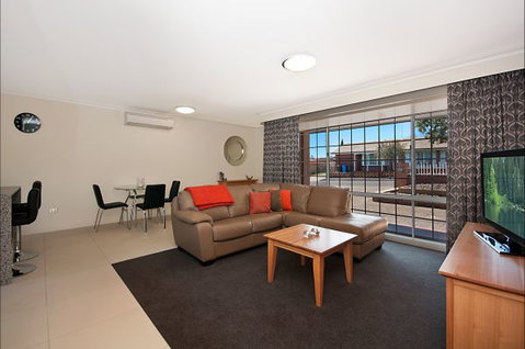 Mount Gambier Accommodation - Lismore Accommodation 3
