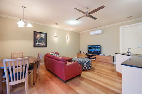 Mount Gambier Accommodation - Lismore Accommodation 5