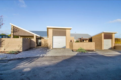 Mount Gambier Accommodation - Lismore Accommodation 9