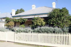 Florennes Heritage Cottage - Lismore Accommodation 0