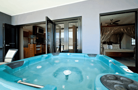 Waterfront Whitsunday Retreat - Lismore Accommodation