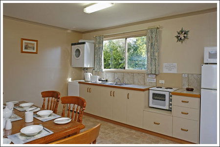 Amos House  & Swansea  Villas - Lismore Accommodation 3