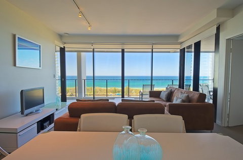 Ultra Broadbeach - Lismore Accommodation 3