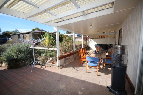 LJ Hooker Goolwa Holiday Rentals - 12 Willmett Road, Goolwa Beach - Lismore Accommodation 3