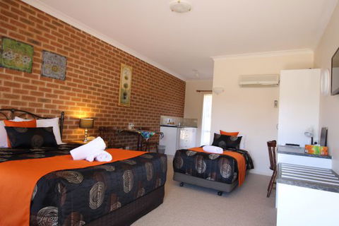 Top Of The Town Motor Inn Yackandandah - Lismore Accommodation 7