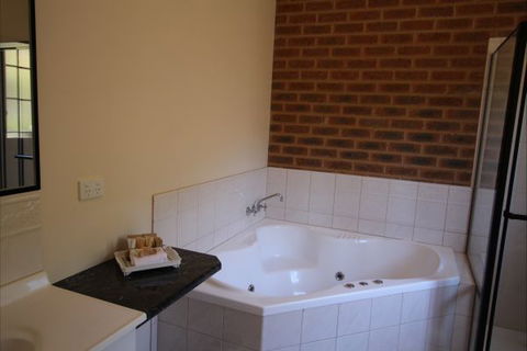 Top Of The Town Motor Inn Yackandandah - Lismore Accommodation 9