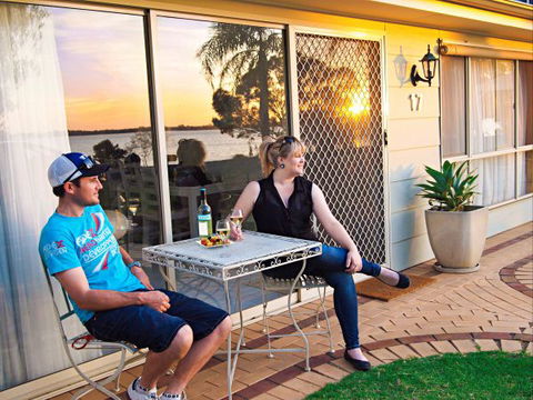 17 QED Lakehouse - Lismore Accommodation 1