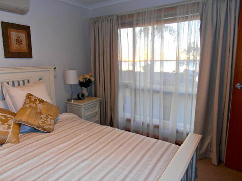 17 QED Lakehouse - Lismore Accommodation 3