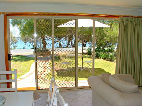 17 QED Lakehouse - Lismore Accommodation 5