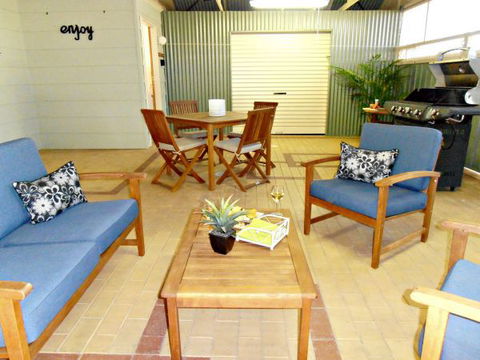17 QED Lakehouse - Lismore Accommodation 6