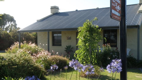 Dalton On The Lake - Lismore Accommodation 0