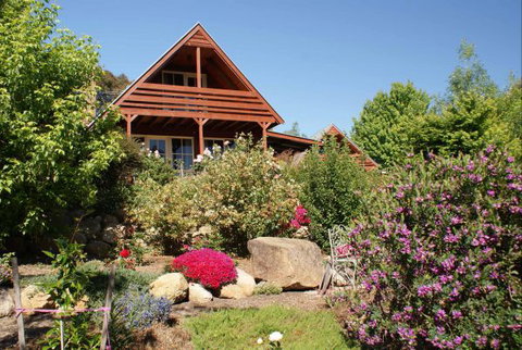 Beechworth Camellia Cottage - Lismore Accommodation 0