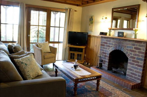 Beechworth Camellia Cottage - Lismore Accommodation 2