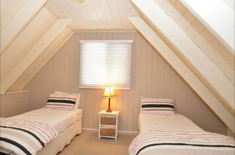 Beechworth Camellia Cottage - Lismore Accommodation 5
