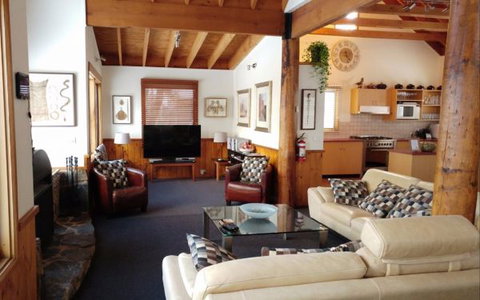 Cloud 9 Alpine Lodge - Lismore Accommodation 3