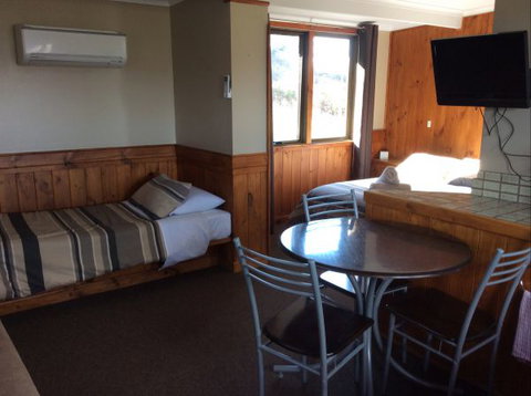Mole Creek Cabins - Lismore Accommodation 7