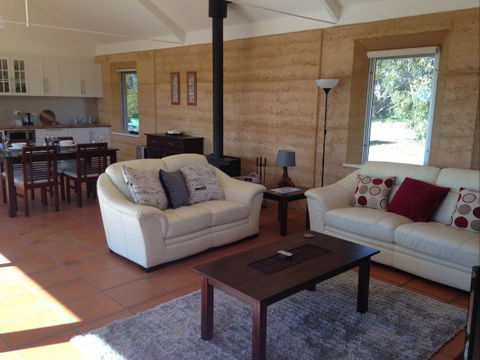 Muntiri Lodge Eco Retreat - Lismore Accommodation 2