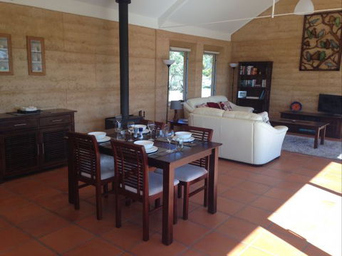 Muntiri Lodge Eco Retreat - Lismore Accommodation 3