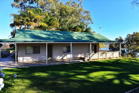 Mundic Waterfront Cottages - Lismore Accommodation 1