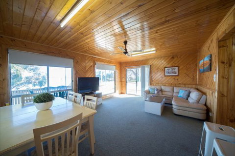 Mundic Waterfront Cottages - Lismore Accommodation 6